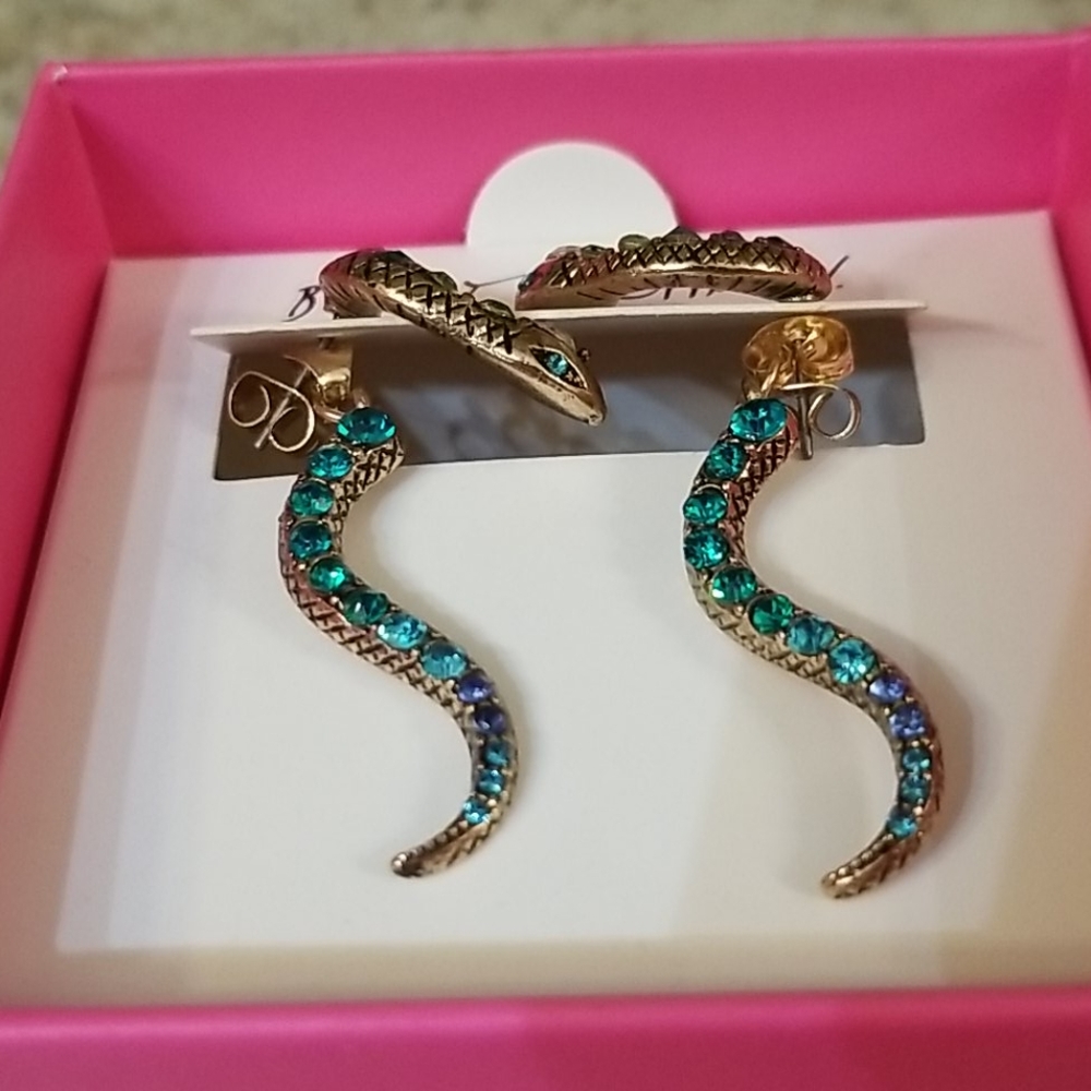 Betsey Johnson snake earrings - Picture 5 of 6